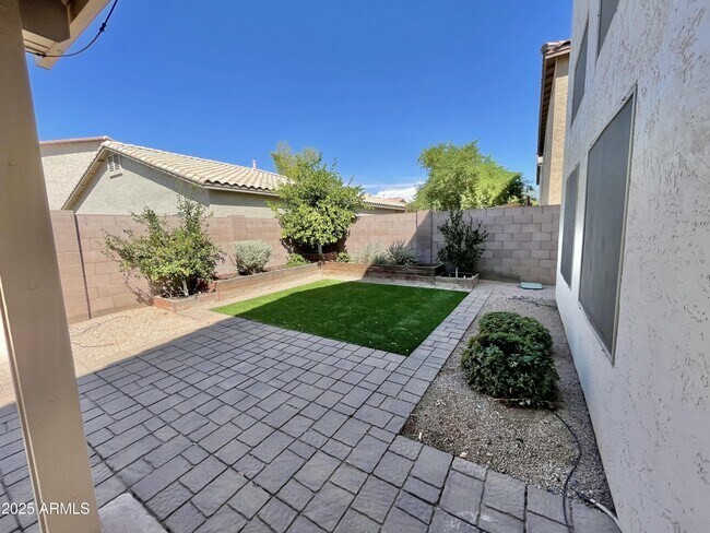 Building Photo - 2640 E Indian Wells Pl