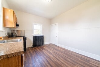 Building Photo - 426 W Peach St