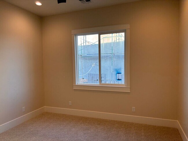 Building Photo - Brand New 4 bed 3 bath home in Desert Canyons