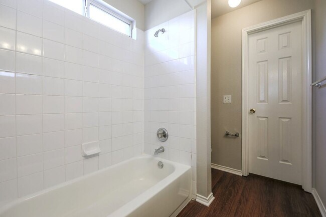 Building Photo - 14904 Antique Finish Dr