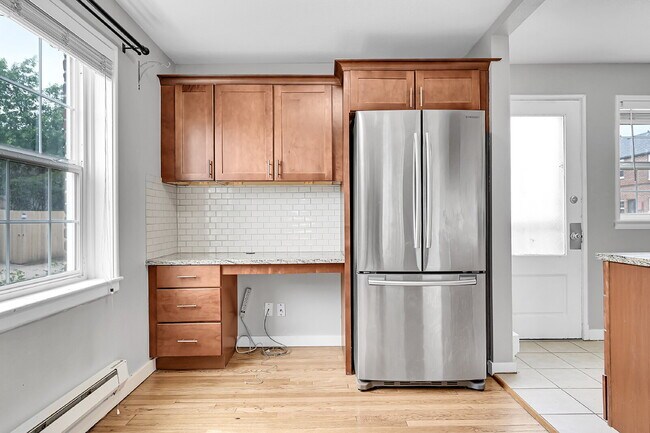 Building Photo - $2,195 - Updated 2 bed/1 bathroom Denver C...