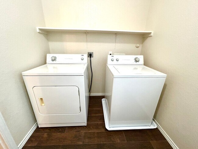 Building Photo - *MOVE IN SPECIAL* Beautiful 4-Bedroom Home Near UTSA & La Cantera! AVAILABLE NOW!
