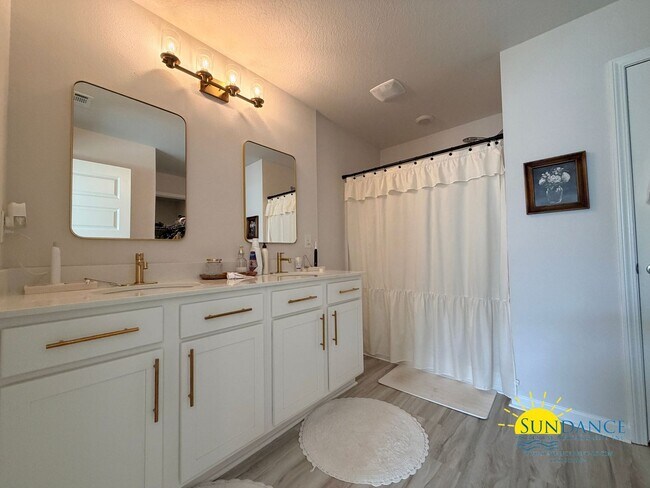 Building Photo - Spacious 4BR Patriot Ridge Home with Community Perks!