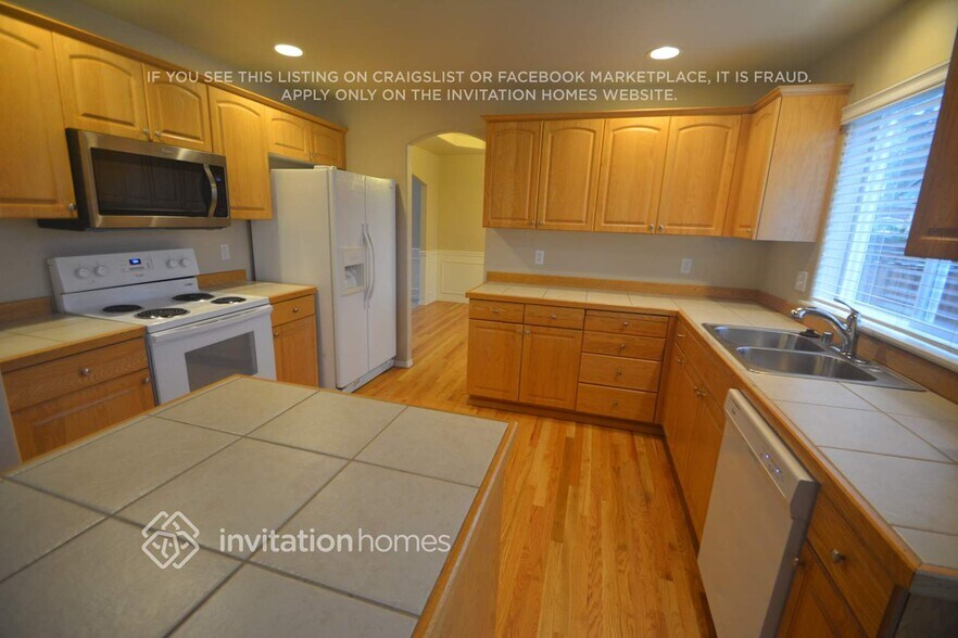 Building Photo - 5806 79th Ave NE