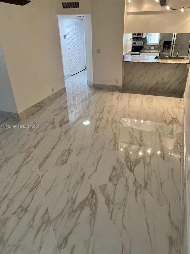 Building Photo - 10181 Twin Lakes Dr