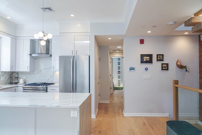 Building Photo - 135 Second St