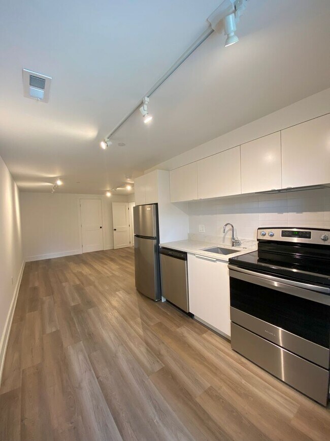 Building Photo - Modern Petworth 2-Bed/Bath with Outdoor Space and All Utilities.