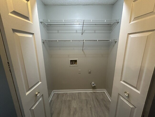 Building Photo - Apartment for Rent