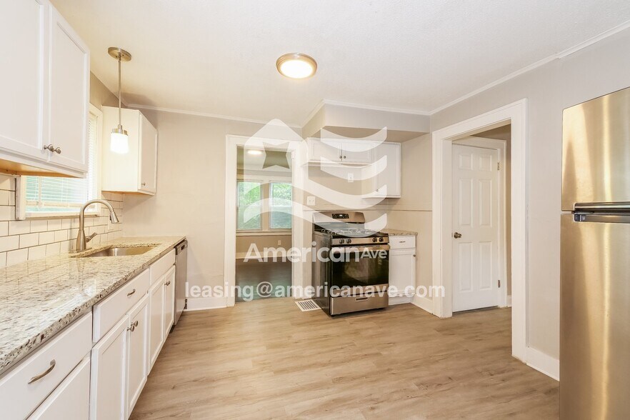 Building Photo - 1824 E 73rd St