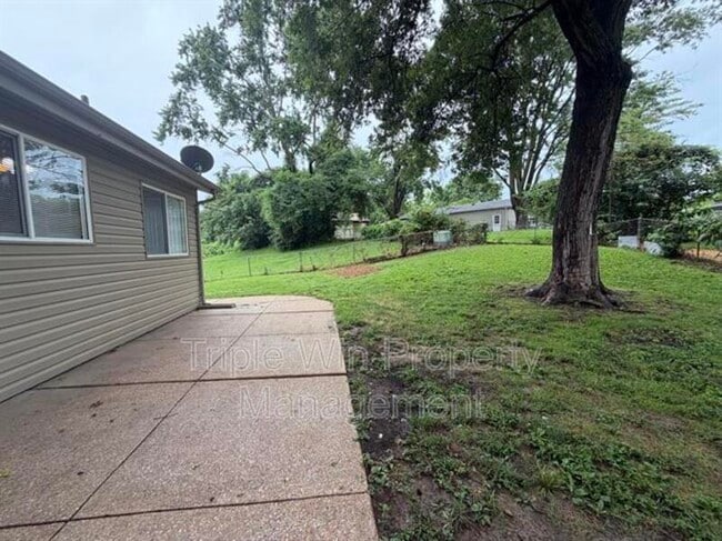 Building Photo - 2450 Jenkee Dr