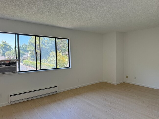 Building Photo - 704 Winstead Ct