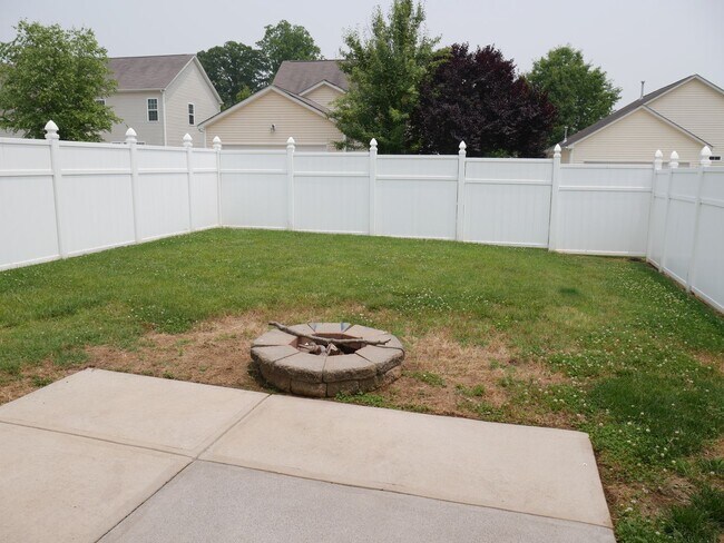 Building Photo - 220 Bridgewater Dr