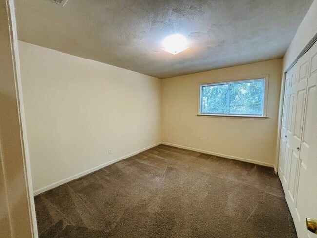 Building Photo - 400A Berryfield Lane