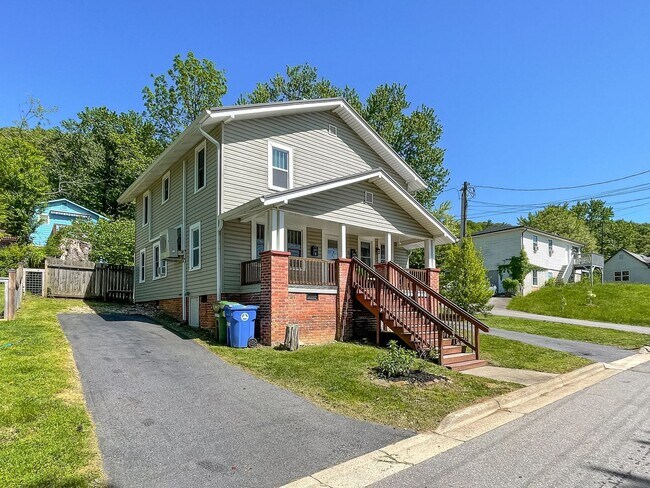 Building Photo - 10 Latta St