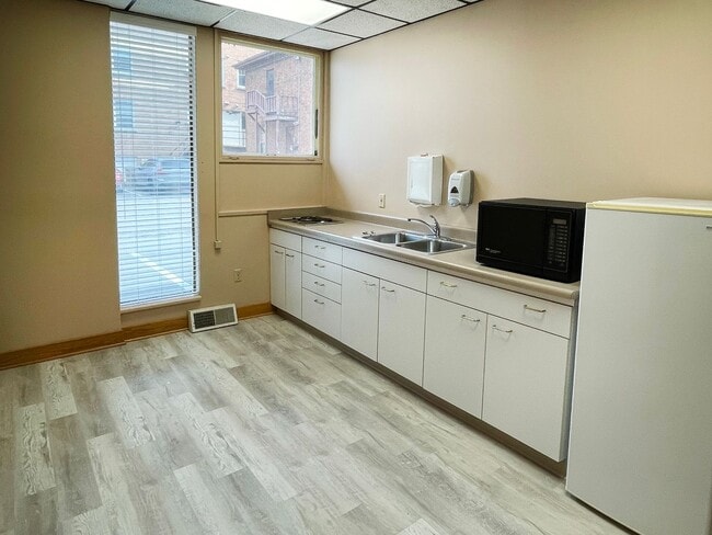 Building Photo - 1920 Monroe St