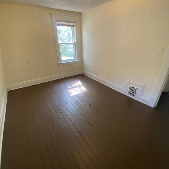 Building Photo - 222 Lathrop St