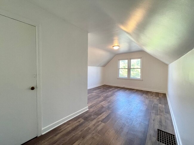Building Photo - Stunning 4 Bedroom House in Richfield!