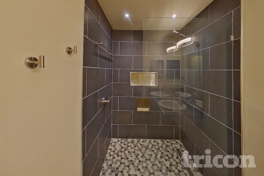 Building Photo - 7147 Silverwind Cir