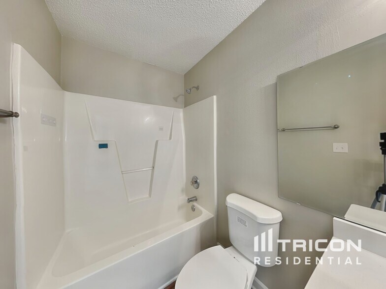 Building Photo - 2608 Misty Cove Pl NE