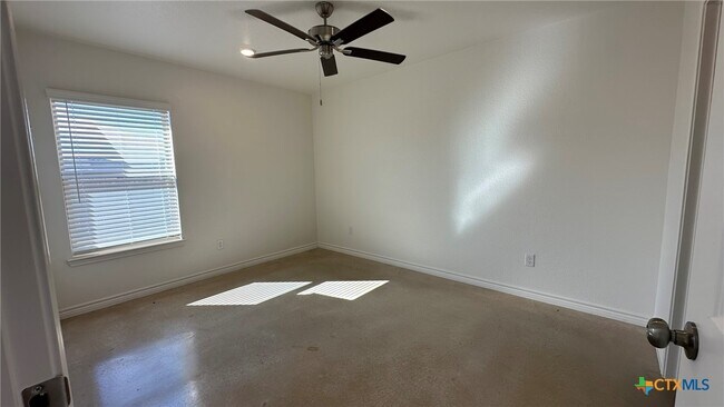 Building Photo - 1209 Lehmann Dr