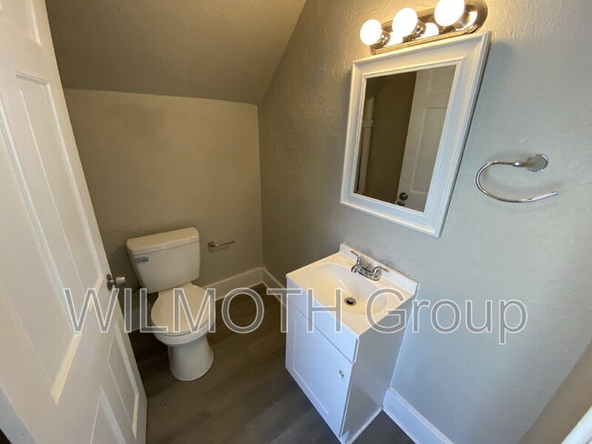 Building Photo - 510 W 5th St