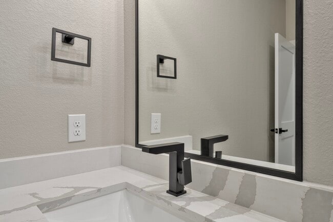 Building Photo - 7811 Sandra St