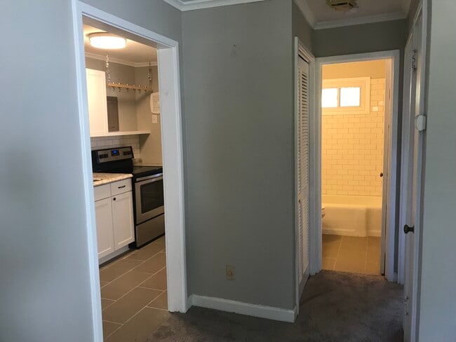 Building Photo - 701 Daniels St