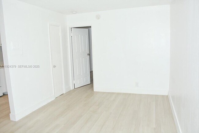 Building Photo - 515 SE 9th St