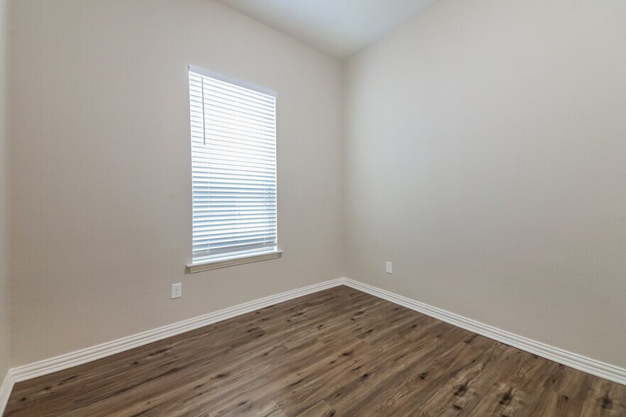 Building Photo - 1042 Devonshire Dr