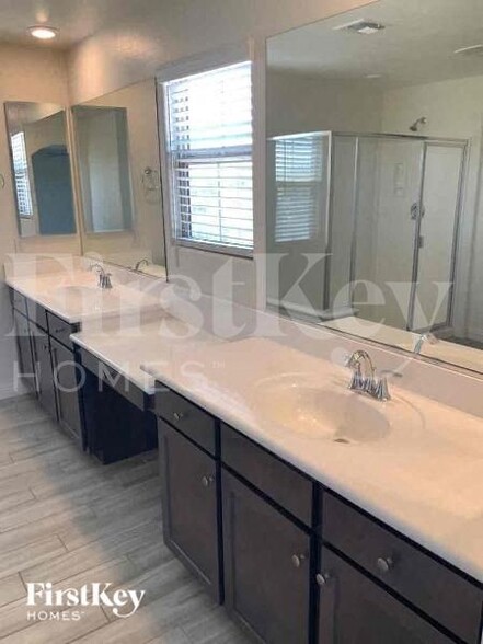 Building Photo - 11458 S 176th Dr