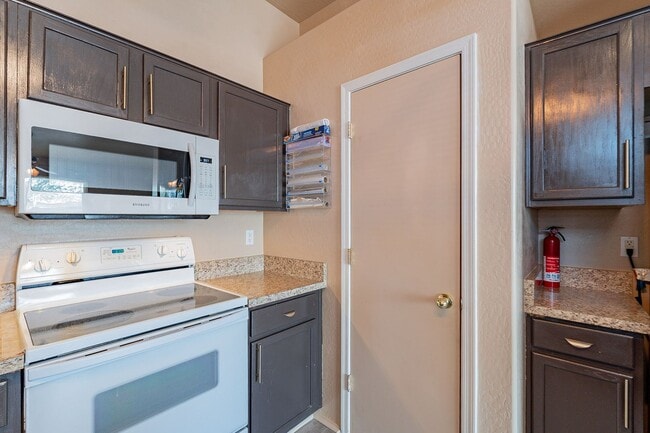 Building Photo - Stunning 4-Bedroom, 1.75-Bath Home Near South Mountain Section 8 Welcome