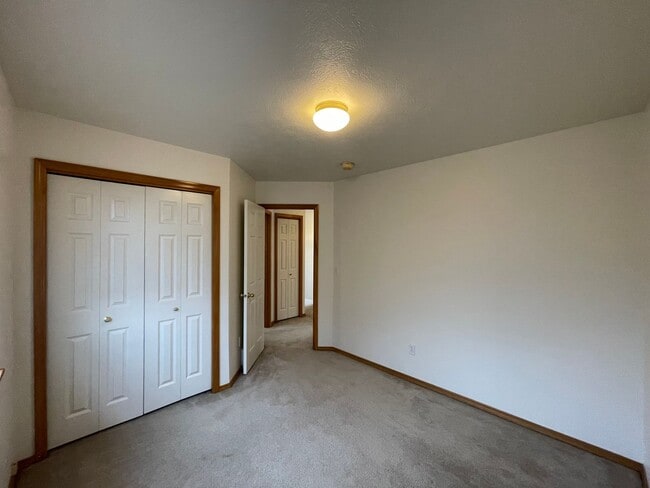 Building Photo - 3115 E 44th Ave