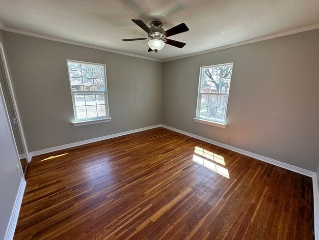 Building Photo - 2010 S Milam St