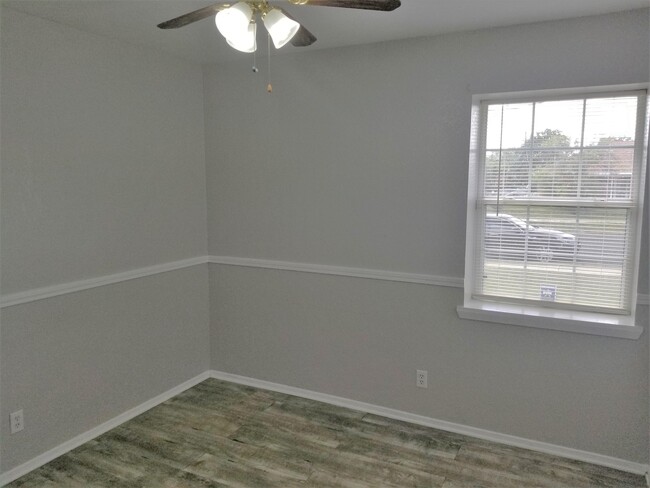 Building Photo - 2506 Caprice Dr
