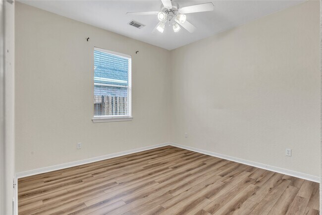 Building Photo - 415 Abbey Ln