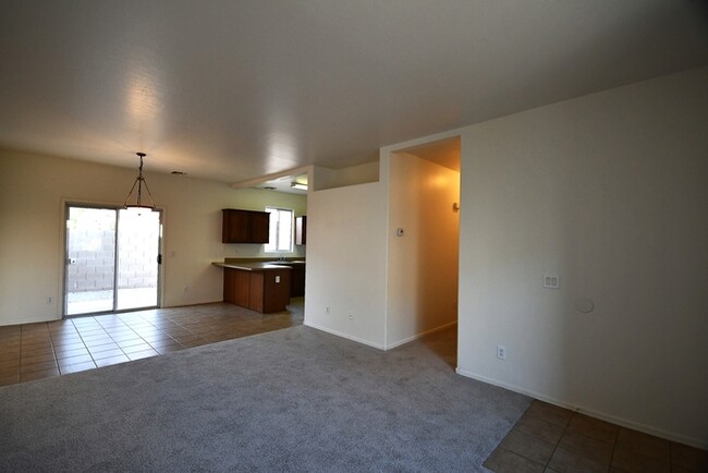 Building Photo - 3 bed 2 bath in San Tan Valley Hunt/Magma ...