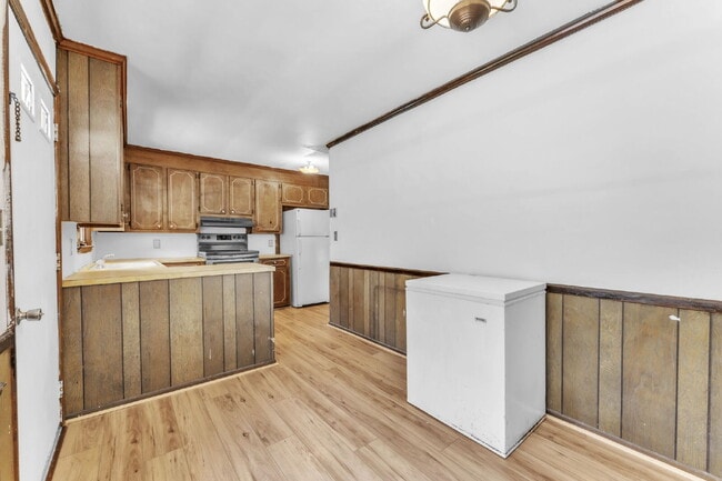 Building Photo - Charming 3-Bed, 2-Bath Haven in Anderson w...