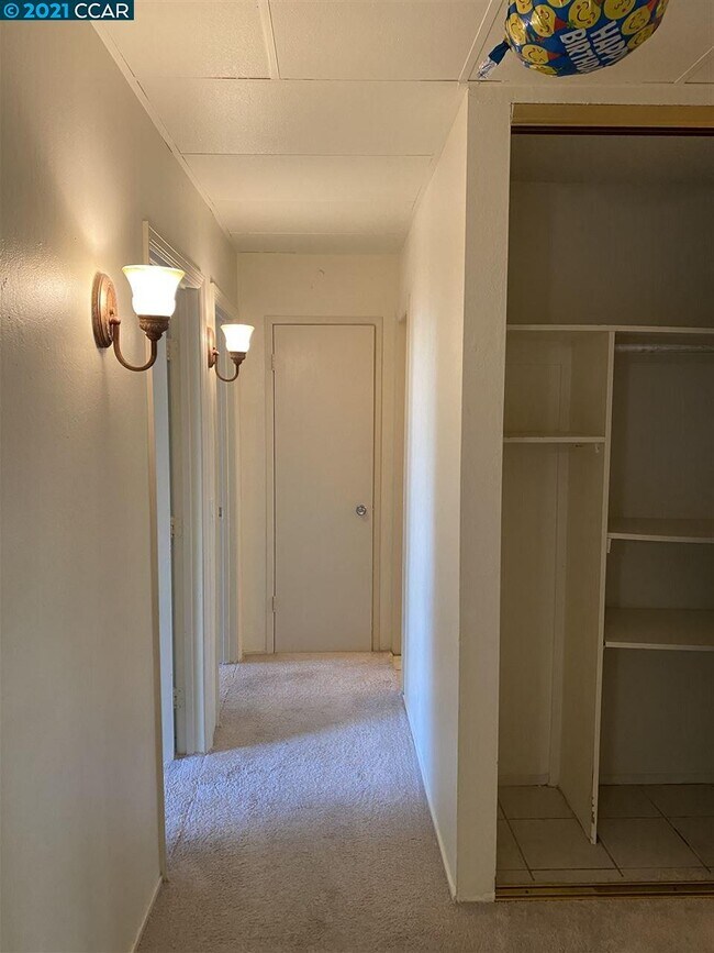 Building Photo - 440 N Civic Dr