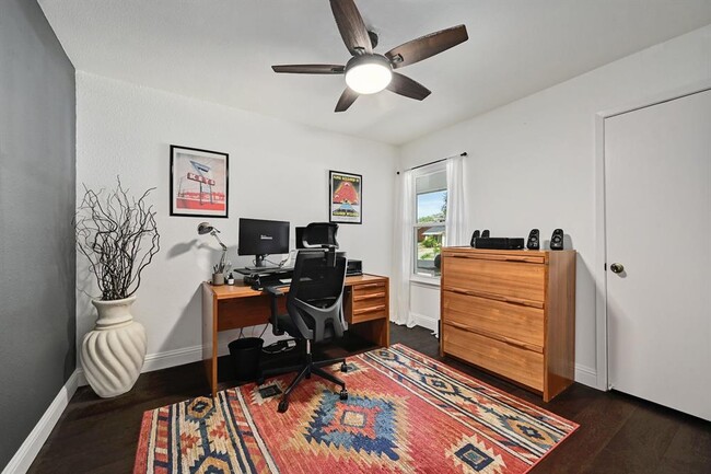 Building Photo - 9007 Jesse James Dr