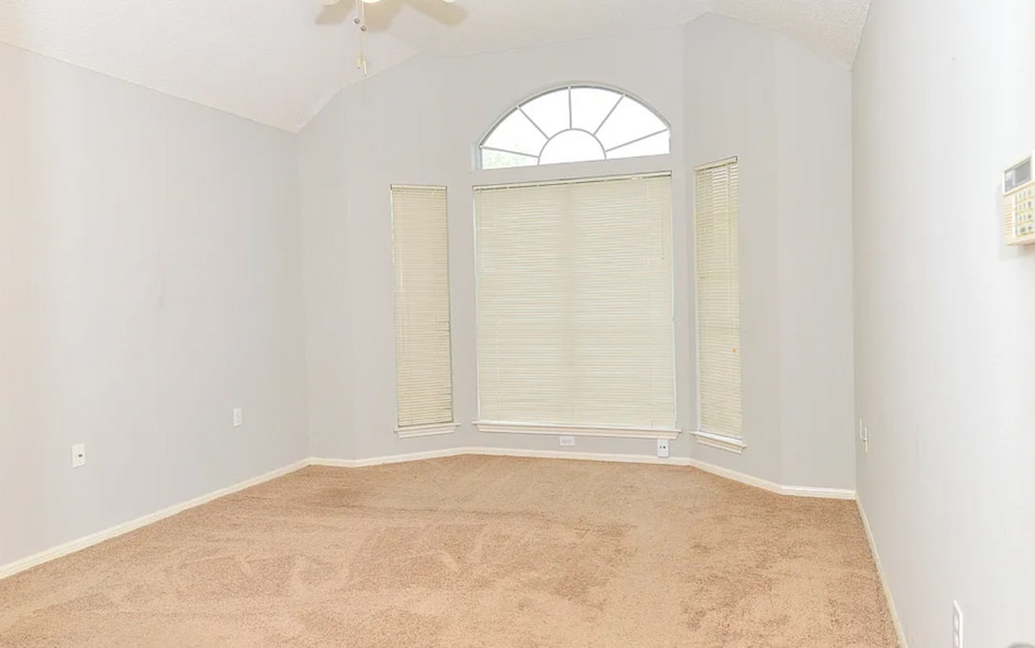 Building Photo - 314 Scotch Rose Ln