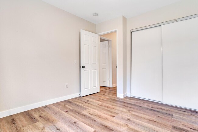 Building Photo - 458 W Bon Air Dr