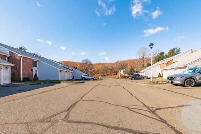 Building Photo - 705 Lake Ave