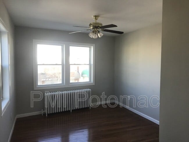 Building Photo - 344 Main St