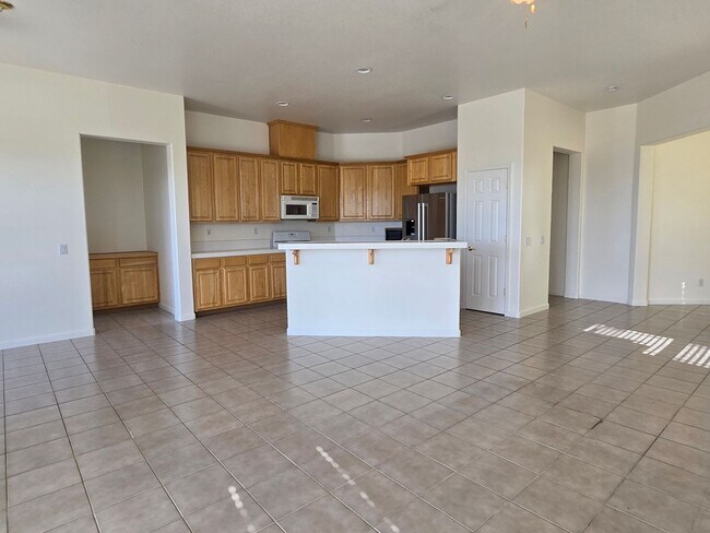 Building Photo - Beautiful single story home with over 1600...