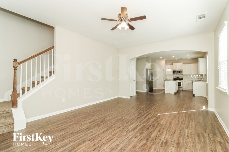 Building Photo - 529 S Fortune Way