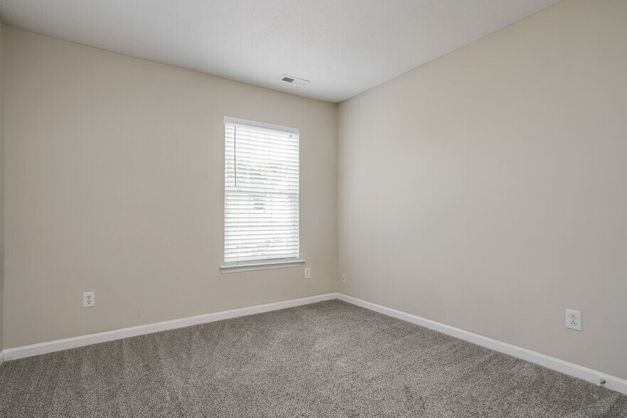 Building Photo - 3917 Apperson Dr