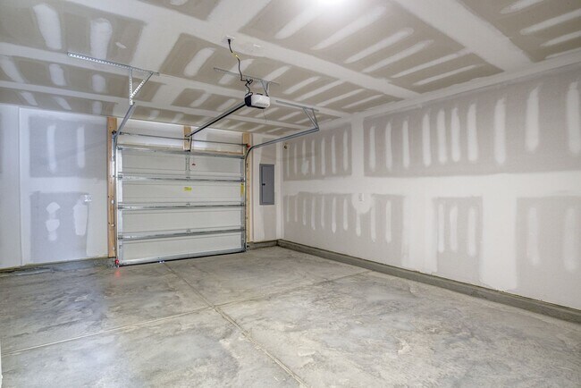 Building Photo - 2437 Kasota Ln