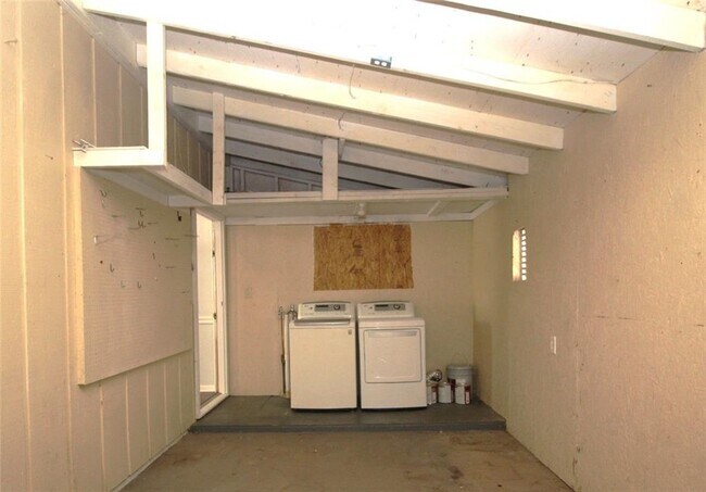 Building Photo - 9240 Nova Dr