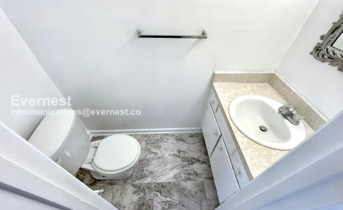 Building Photo - 1221 Katie Ave