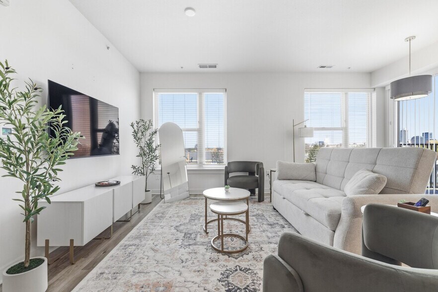 Building Photo - 1121 Laurel St